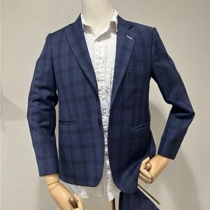 Custom Made to Measure Mens suit 38s at a fraction of the price.